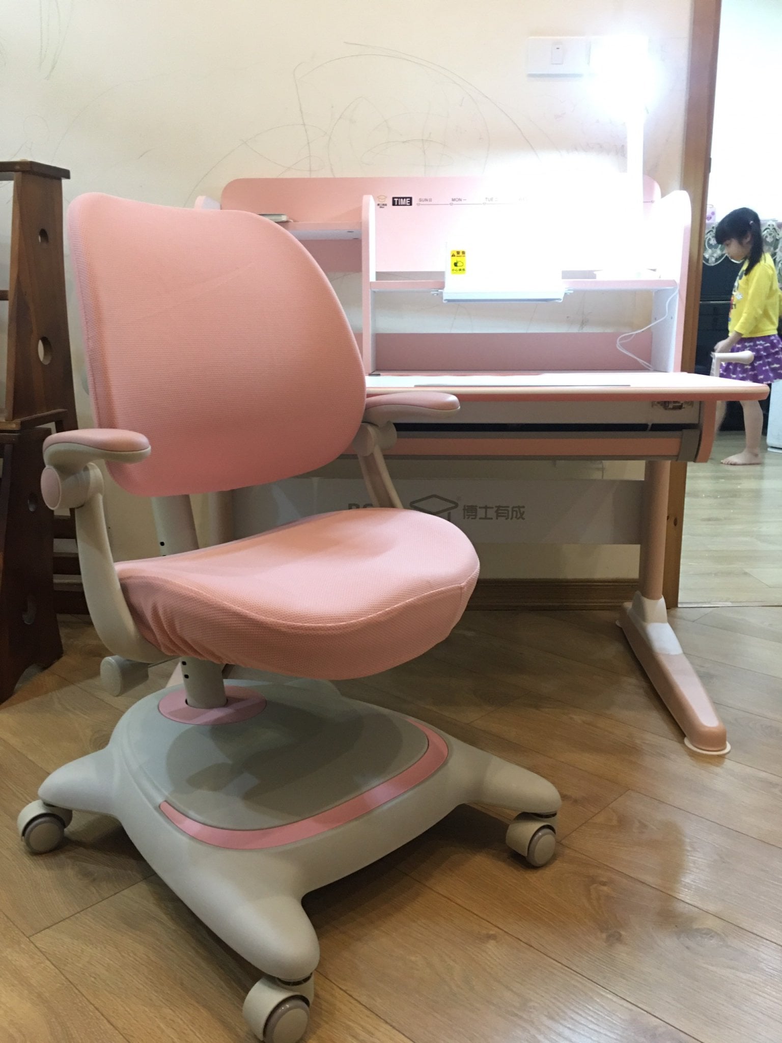 BÀN HỌC CHỐNG GÙ CHỐNG CẬN