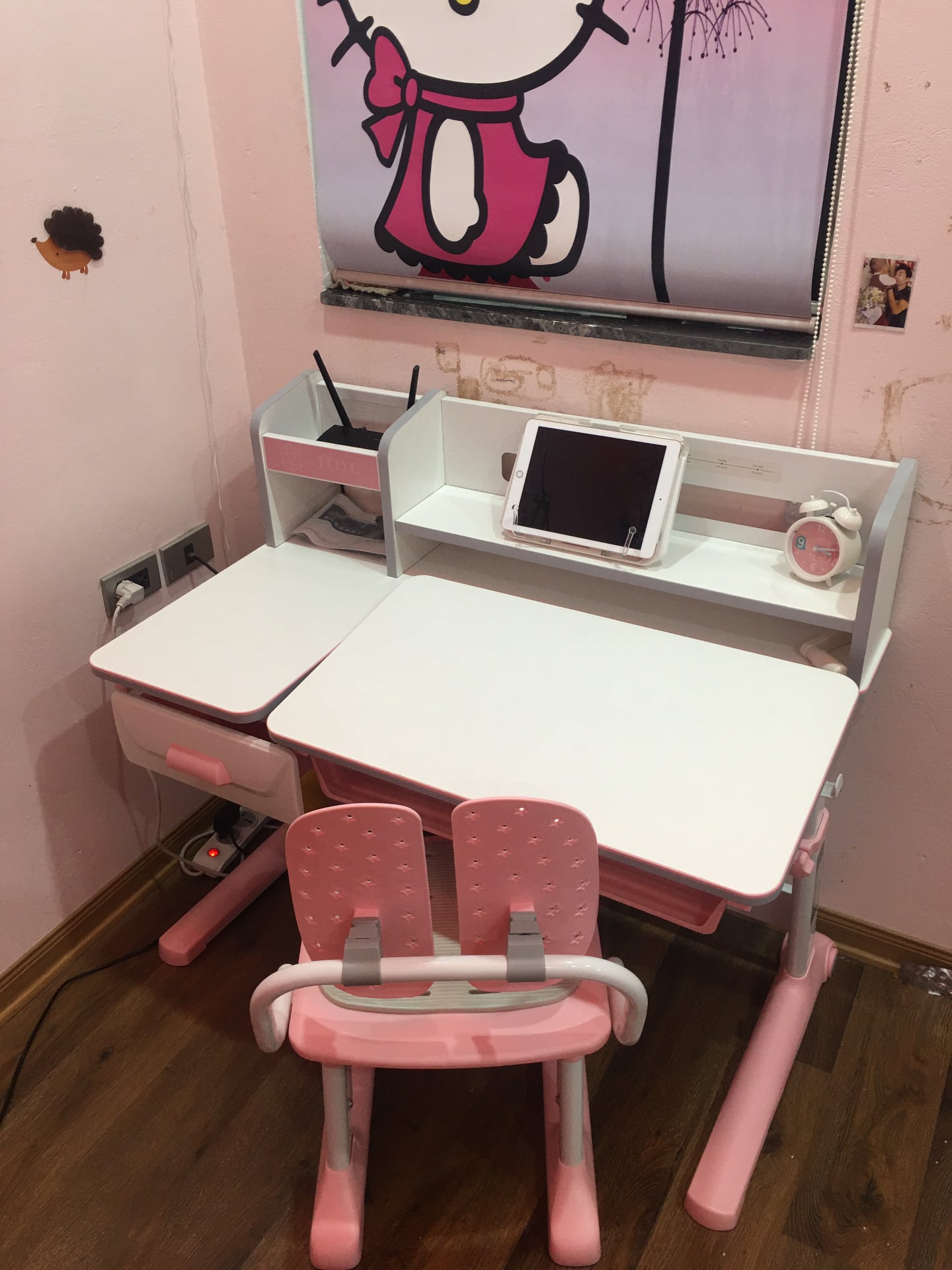 khách hàng mua bàn học chống gù jd5100