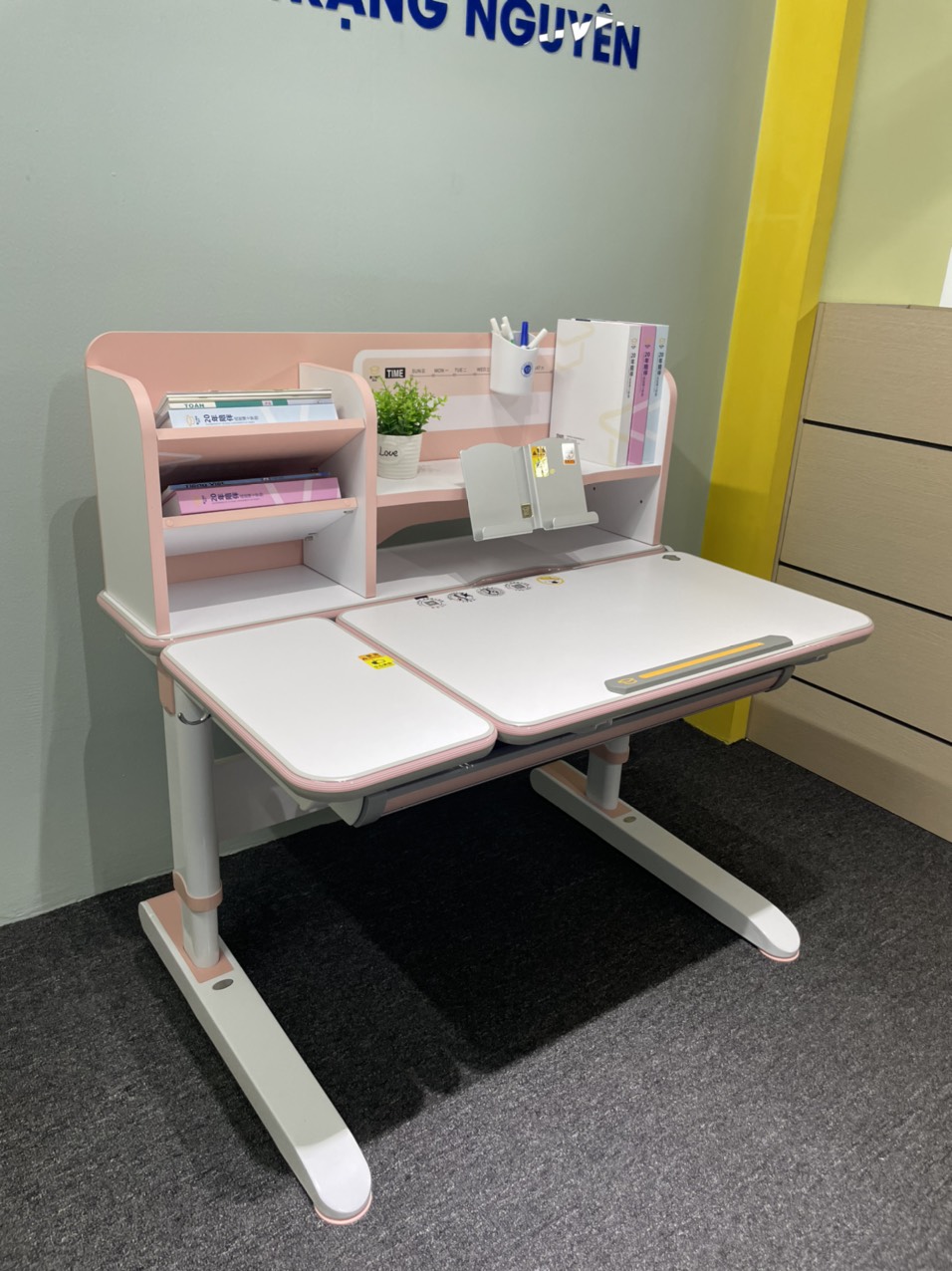 Hình ảnh thực tế bàn học thông minh dài 1m màu hồng