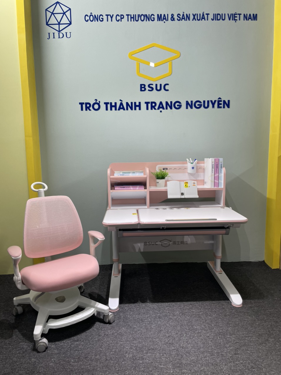 Bàn học thông minh kết hợp mẫu ghế cao cấp 4,4 triệu