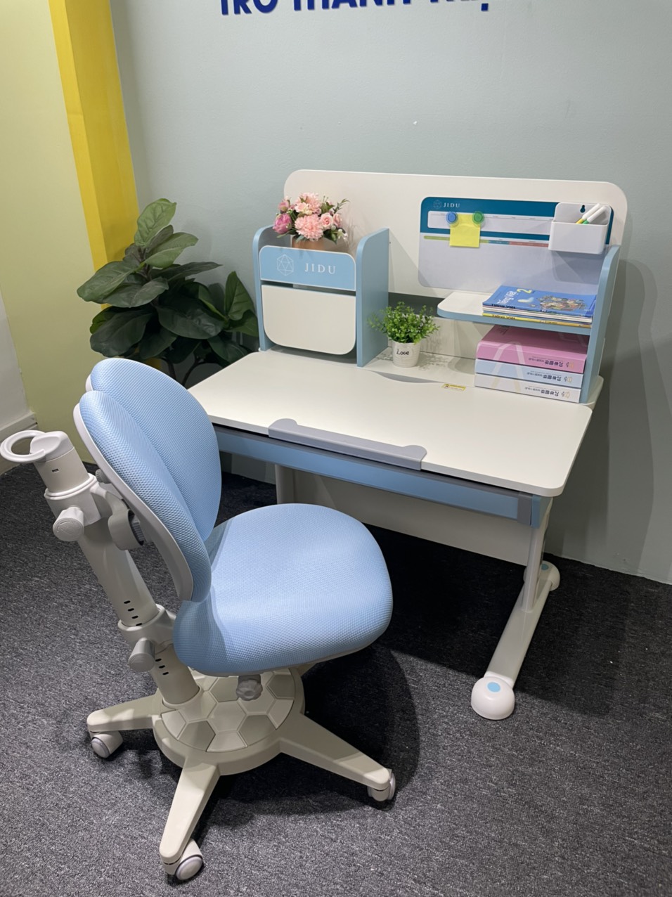 Bàn học thông minh chống gù chống cận nâng hạ chiều cao màu xanh