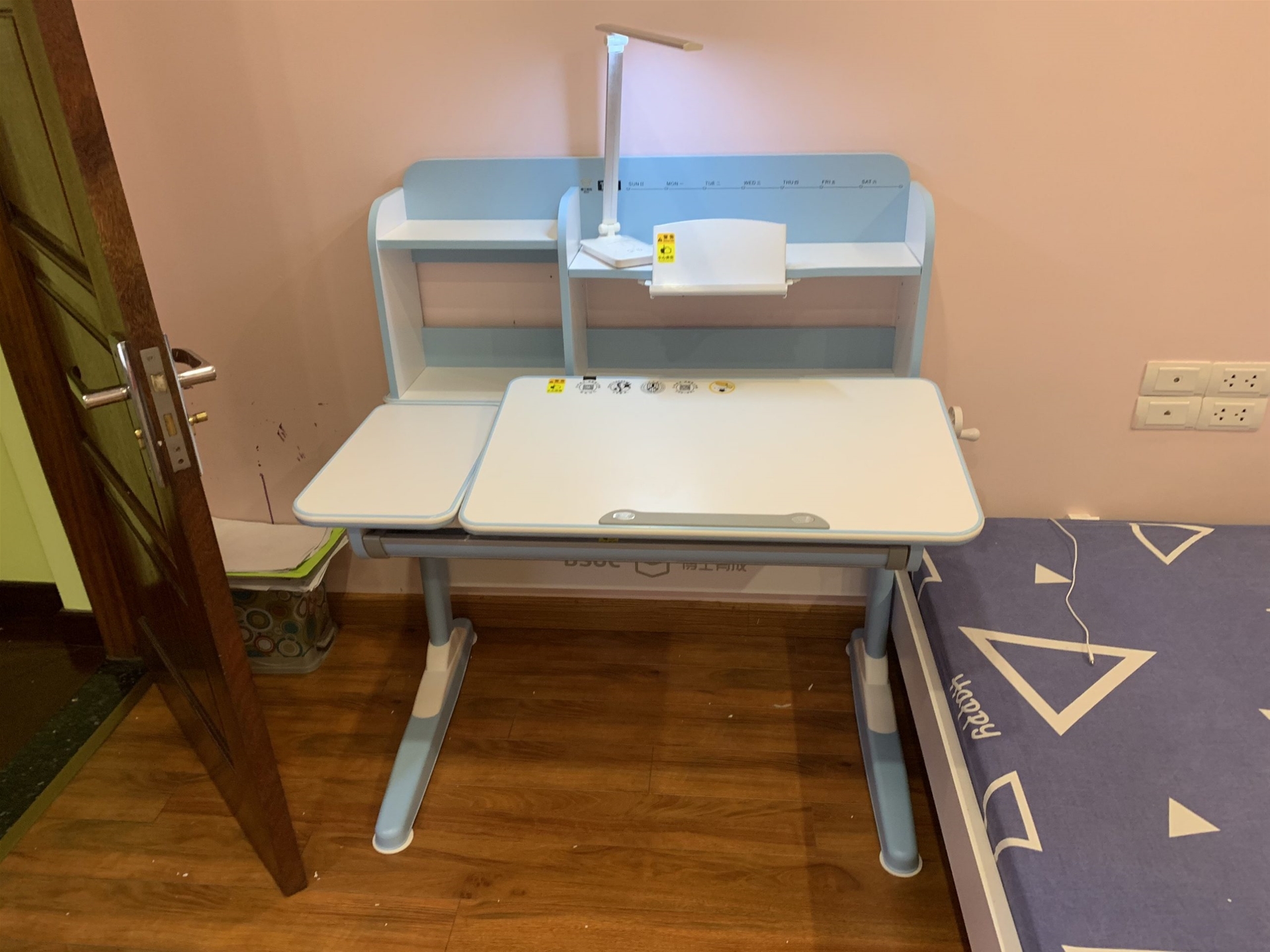 Bàn học thông minh nâng hạ chiều cao drz 10003 màu xanh