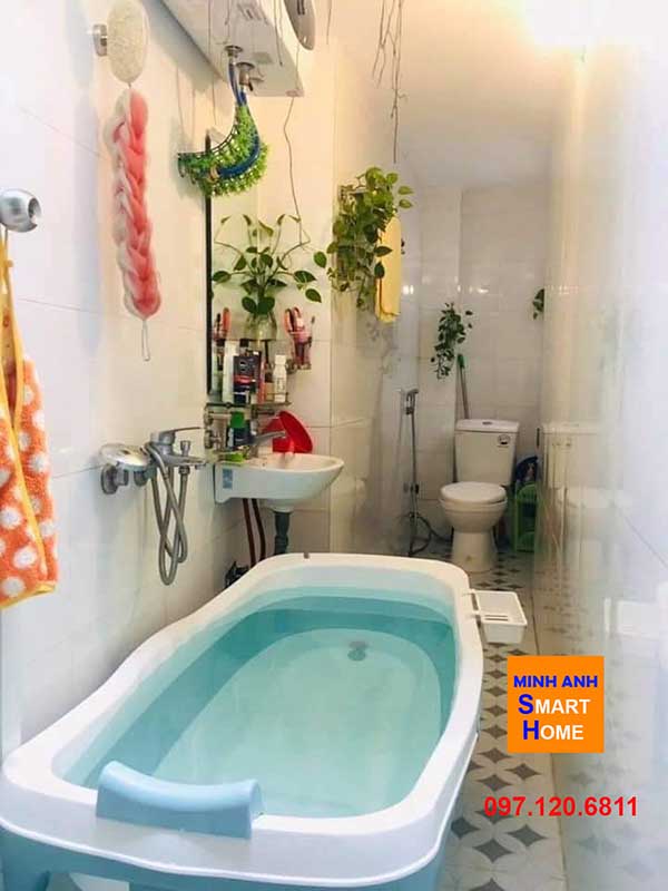 bồn tắm gấp gọn trong nhà tắm