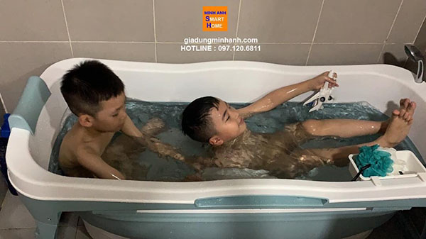 Bồn tắm silicon gấp gọn rộng thênh thang cho 2-4 bé tắm cùng