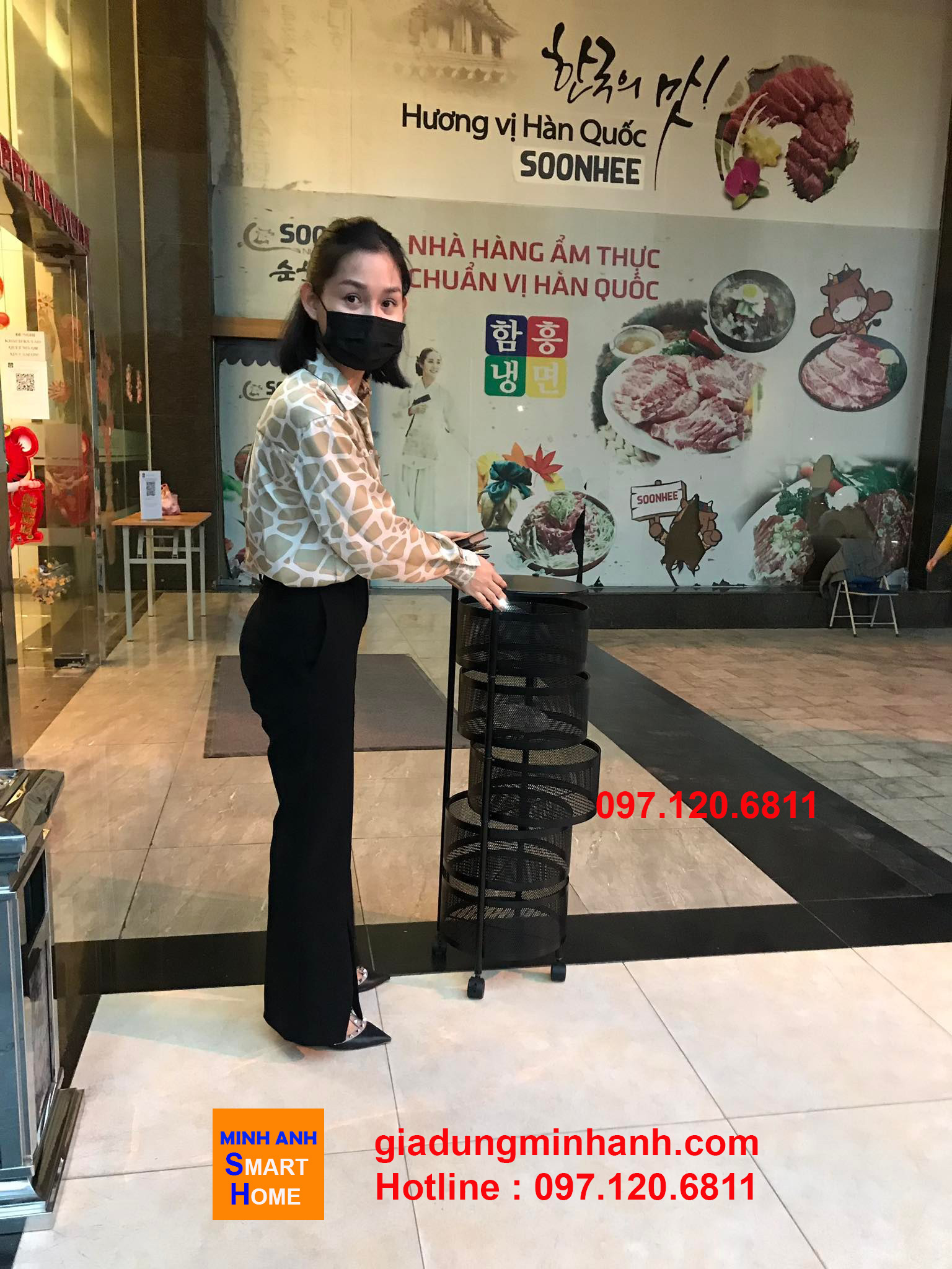 hình ảnh thực tế kệ xoay đa năng tròn 5 tầng ship cho khách tại Mễ Trì, Nam Từ Liêm, Hà Nội