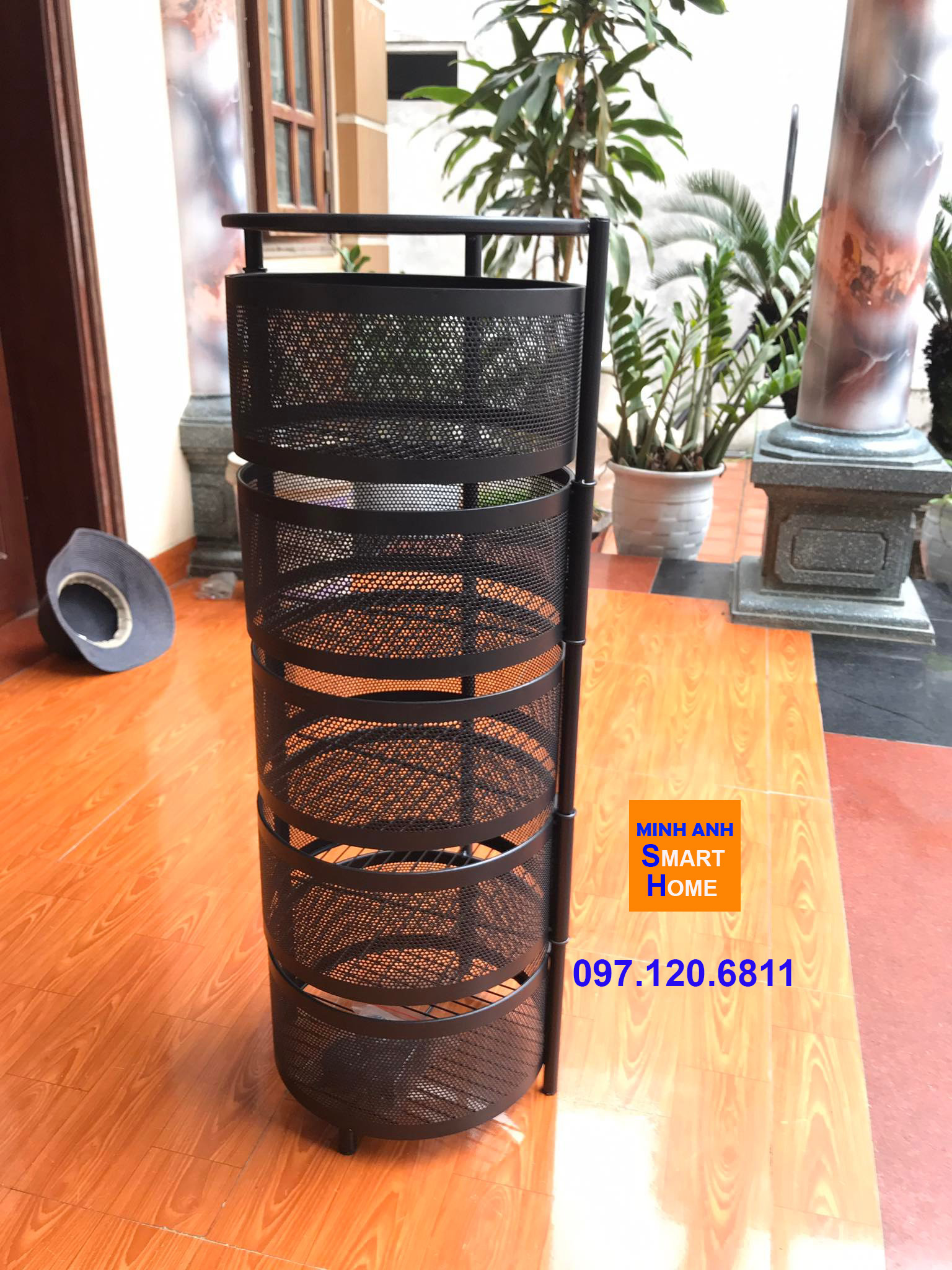 Hình ảnh thực tế kệ xoay đa năng tròn khi ở trạng thái khép lại