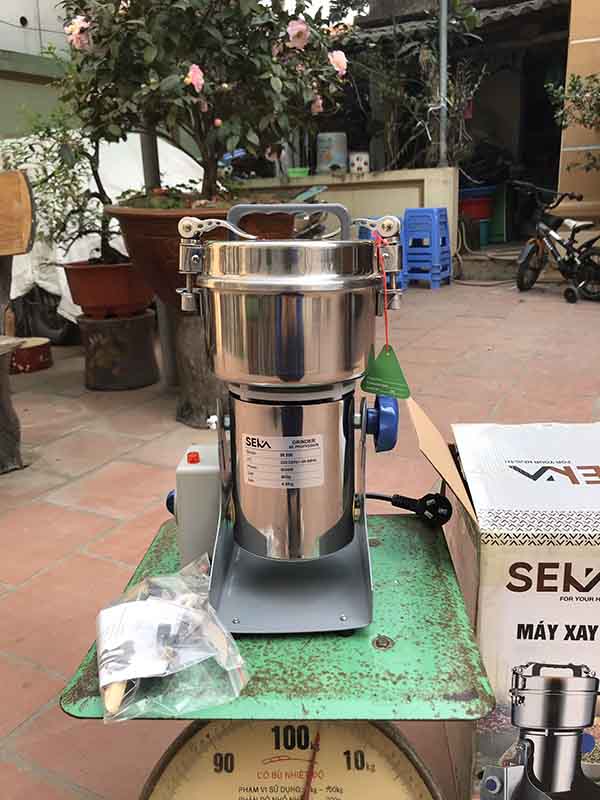 Hình ảnh thực tế máy xay bột khô seka chính hãng
