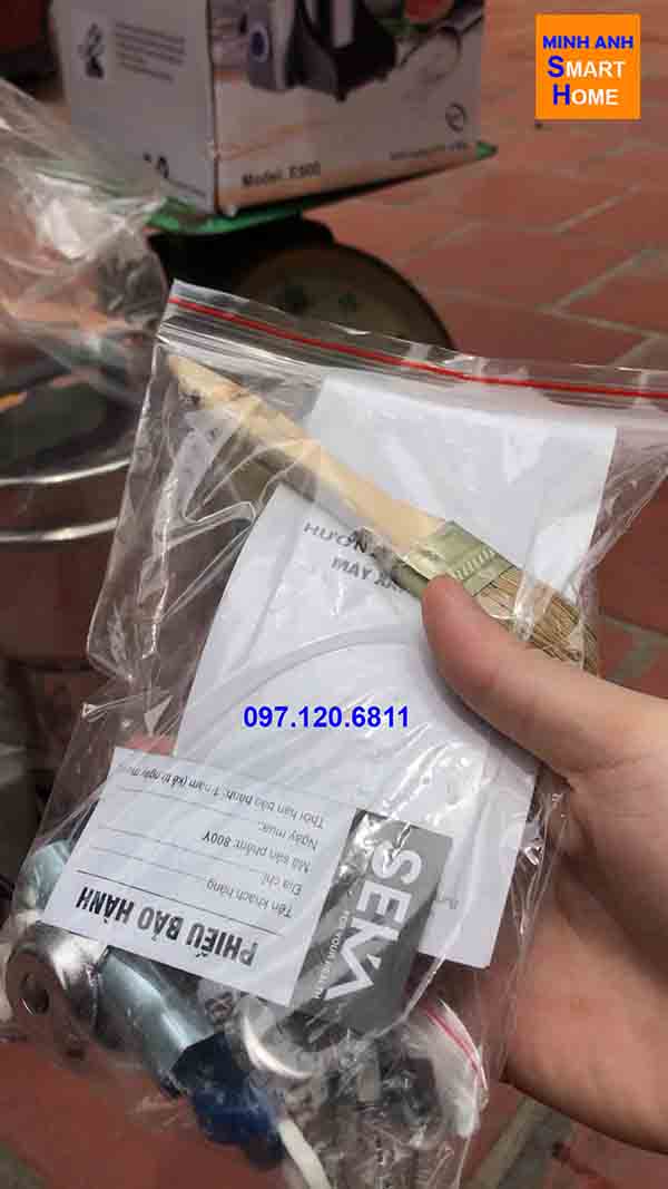 phụ kiện tặng kèm khi mua máy xay bột khô seka