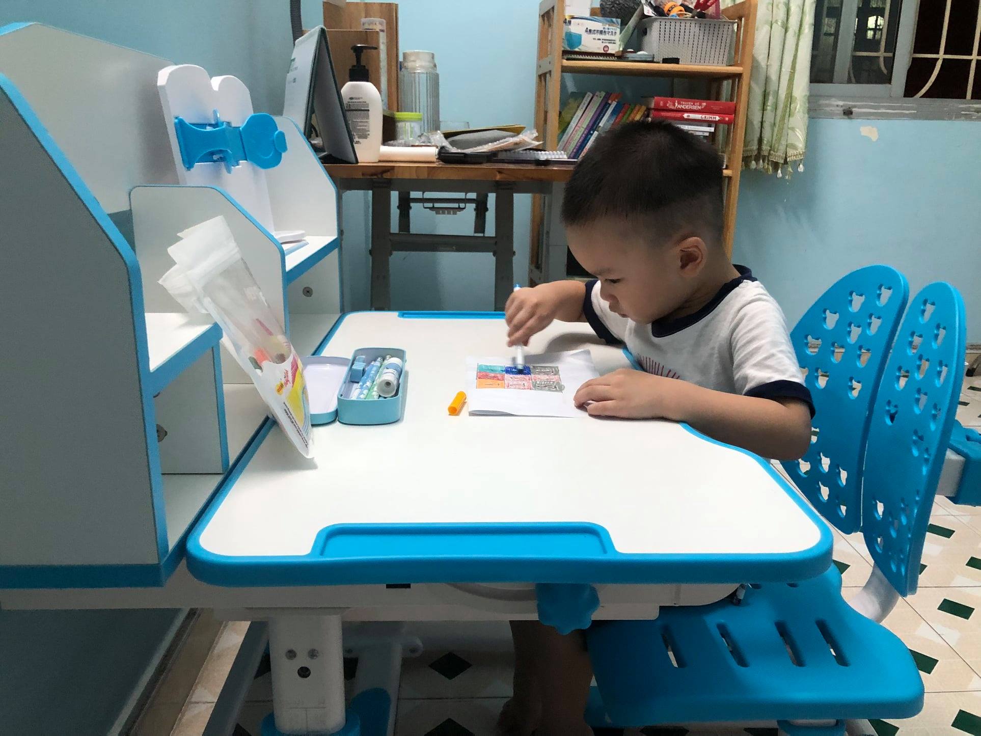 Bộ Bàn Học Thông Minh Chống Gù Chống Cận Cho Bé BK-306