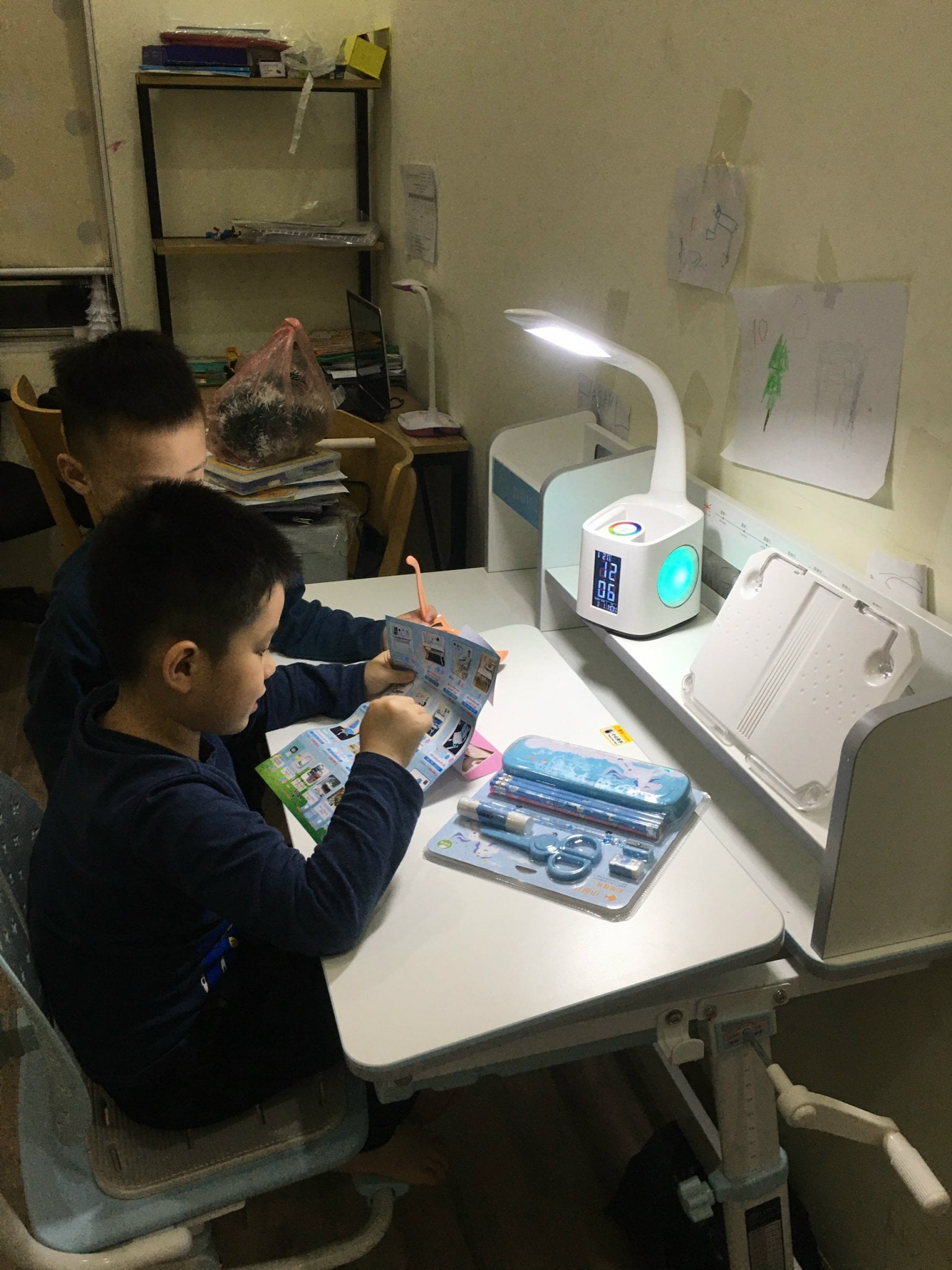 Bộ Bàn Ghế Chống Gù Chống Cận JD-5100 và ghế MC-159